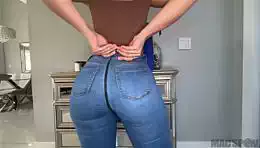 Tremenda Cadete con Kelsi Monroe